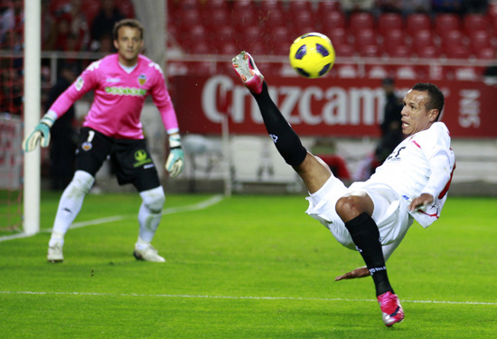 季中仍是不 季中仍是不